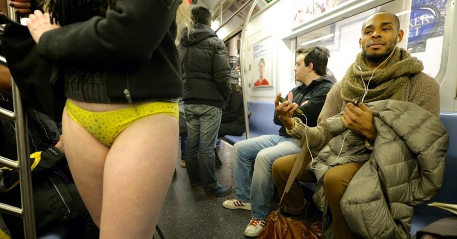Девушку лапают в метро=( - Барная стойка - grantafl.ru