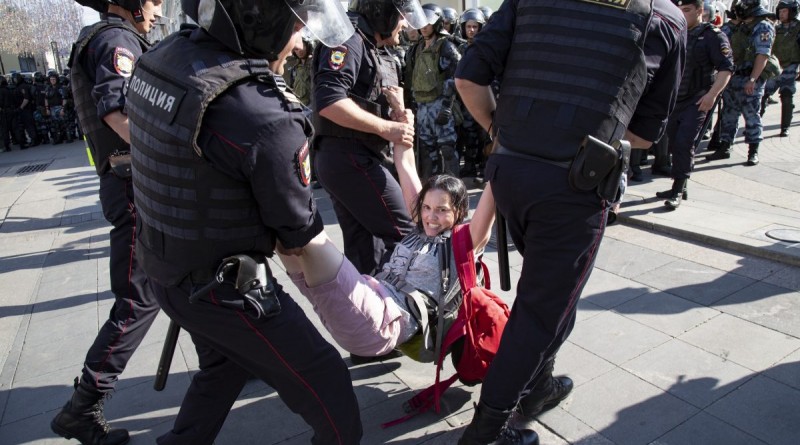 Как задерживали митингующих в Москве на Трубной площади