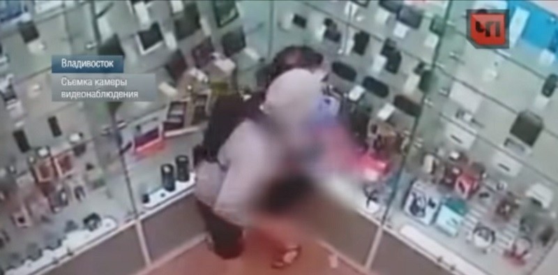 Ужасающая жестокость. Во Владивостоке девушку продавца убили прямо в салоне магазина