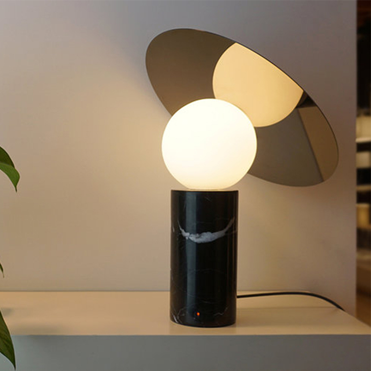 Оригинальная светодиодная настольная лампа набирает популярность на Алиэкспресс 