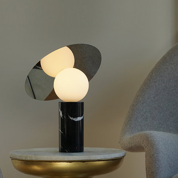 Оригинальная светодиодная настольная лампа набирает популярность на Алиэкспресс 