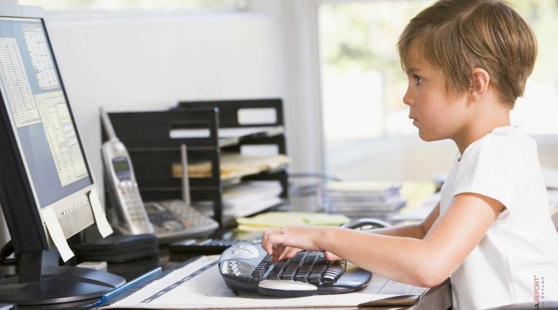 Що робити, якщо дитина багато часу проводить за комп'ютером?