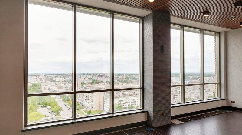 Світло та простір: переваги великих алюмінієвих вікон