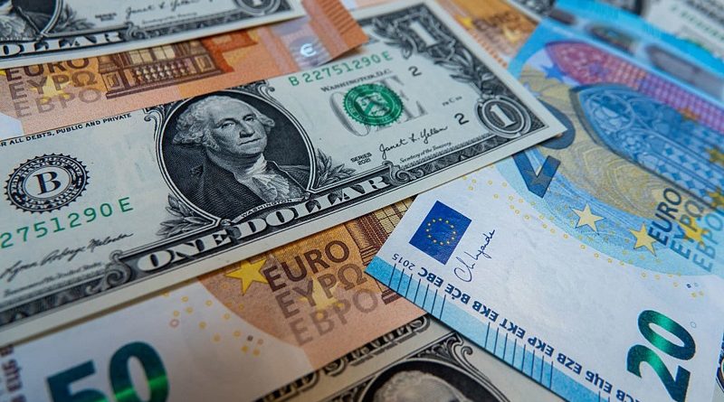 Могут ли рухнуть доллар США и евро?